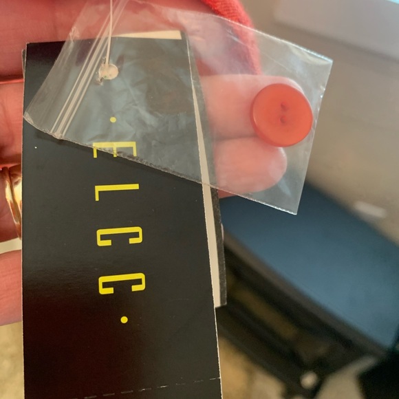 ELCC blouse NWT beautiful blouse & color - Picture 3 of 7